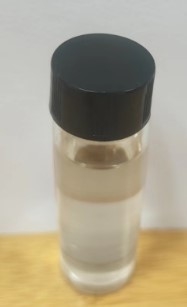 Ácidos graxos emulsionados de cadeia curta e média solúveis em água